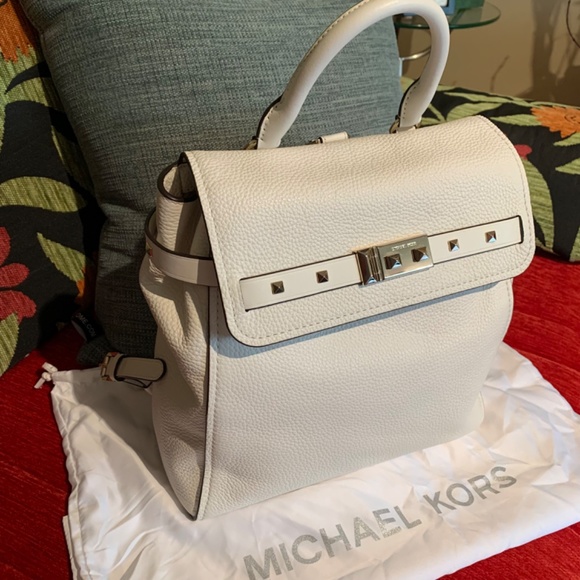 NWHT 🤍Michael Kors Medium Leather Backpack - Picture 3 of 10